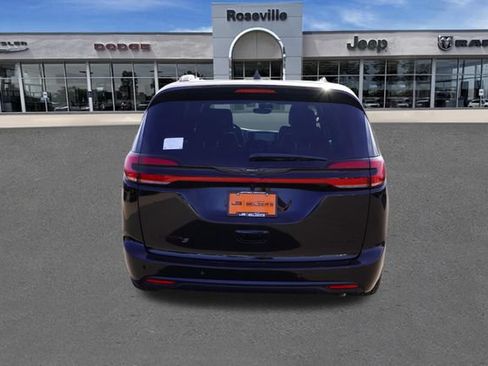 New 2026 Chrysler Pacifica Limited w/ S Appearance Package FWD image 5