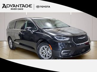 Used 2023 Chrysler Pacifica Touring-L FWD video 1