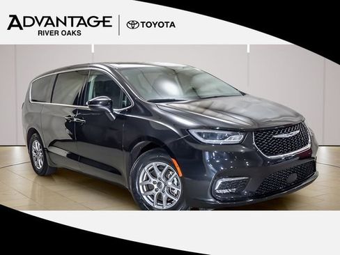 Used 2023 Chrysler Pacifica Touring-L FWD image 1