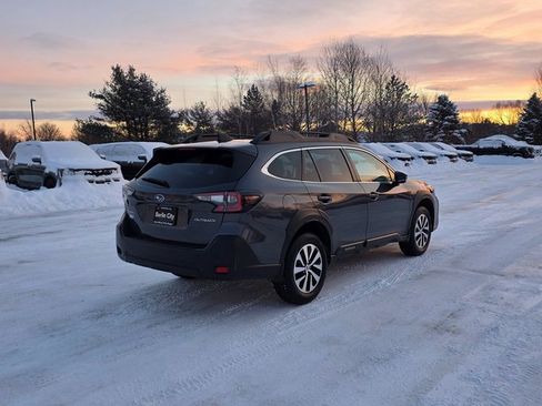 Used 2023 Subaru Outback Premium image 8