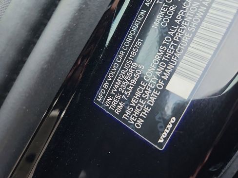 Used 2025 Volvo XC60 B5 Core image 14