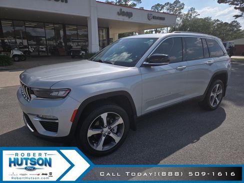 Used 2024 Jeep Grand Cherokee Limited w/ MOPAR Finishing Package AWD/4WD image 2