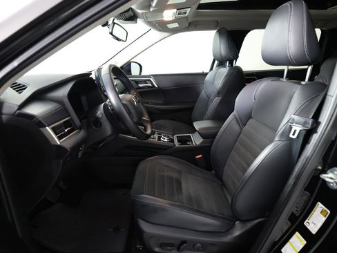 Used 2024 Mitsubishi Outlander SE FWD image 17