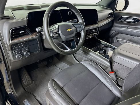 Certified 2025 Chevrolet Suburban Premier AWD/4WD image 7