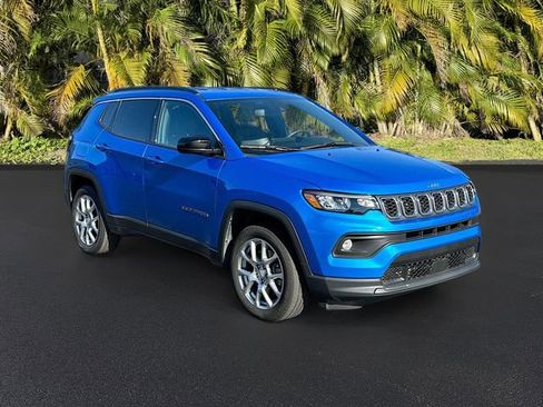 Used 2024 Jeep Compass Latitude image 4