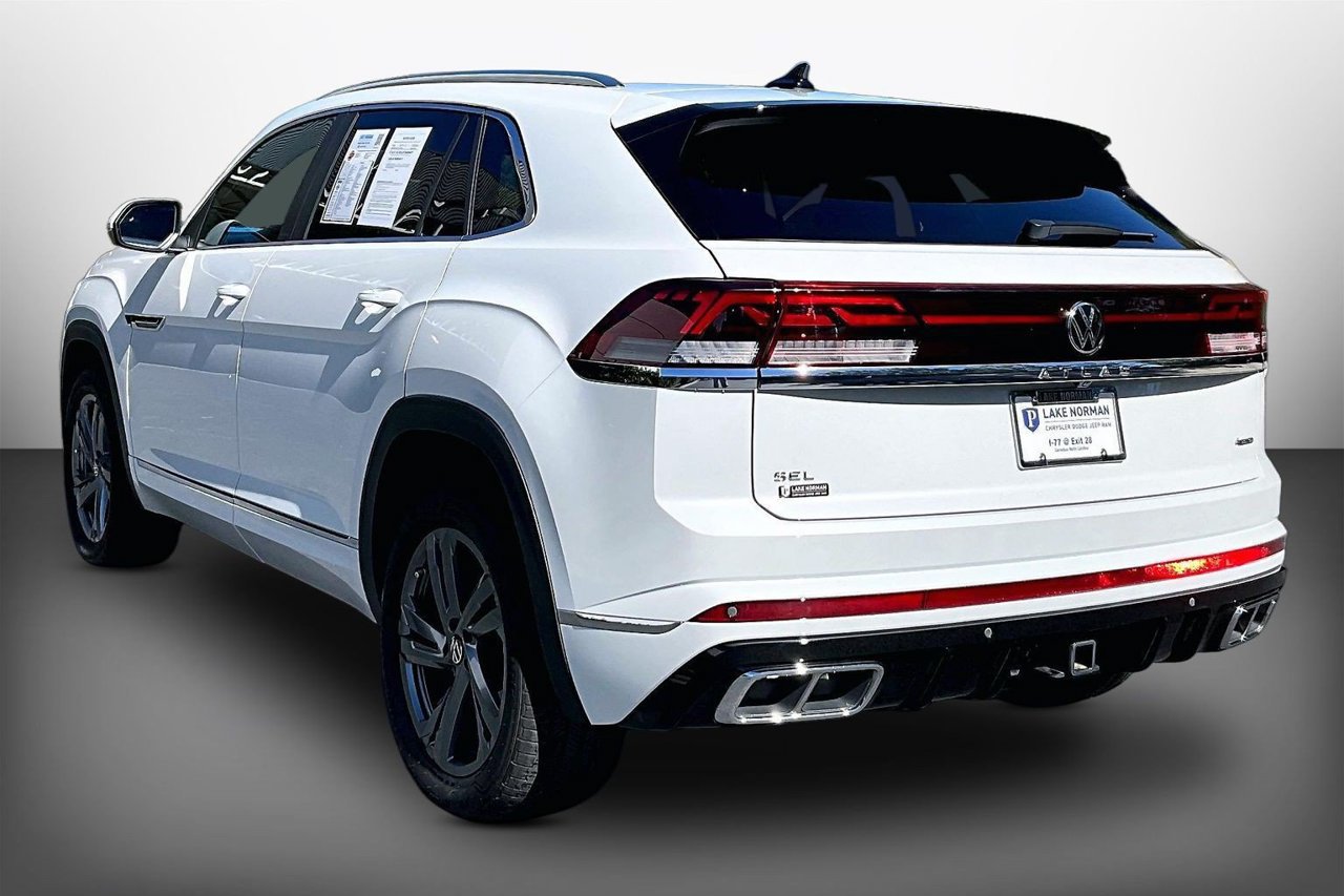 Used 2024 Volkswagen Atlas Cross Sport SEL R-Line AWD/4WD image 6