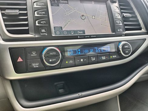 Used 2019 Toyota Highlander Limited Platinum AWD/4WD image 19