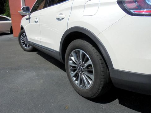 Used 2019 Lincoln Nautilus Select image 21