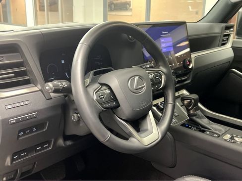 Certified 2026 Lexus GX 550 AWD/4WD image 39