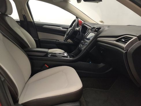 Used 2020 Ford Fusion SE w/ Equipment Group 151A image 21