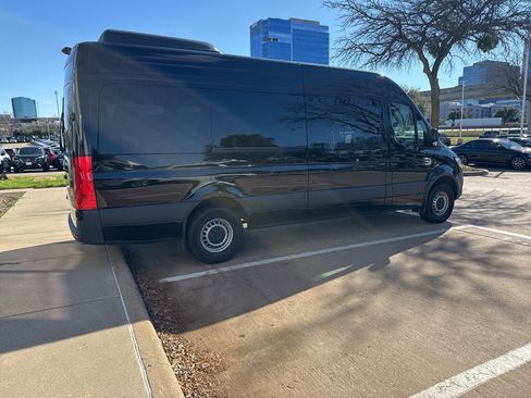 Used 2024 Mercedes-Benz Sprinter 2500 image 3