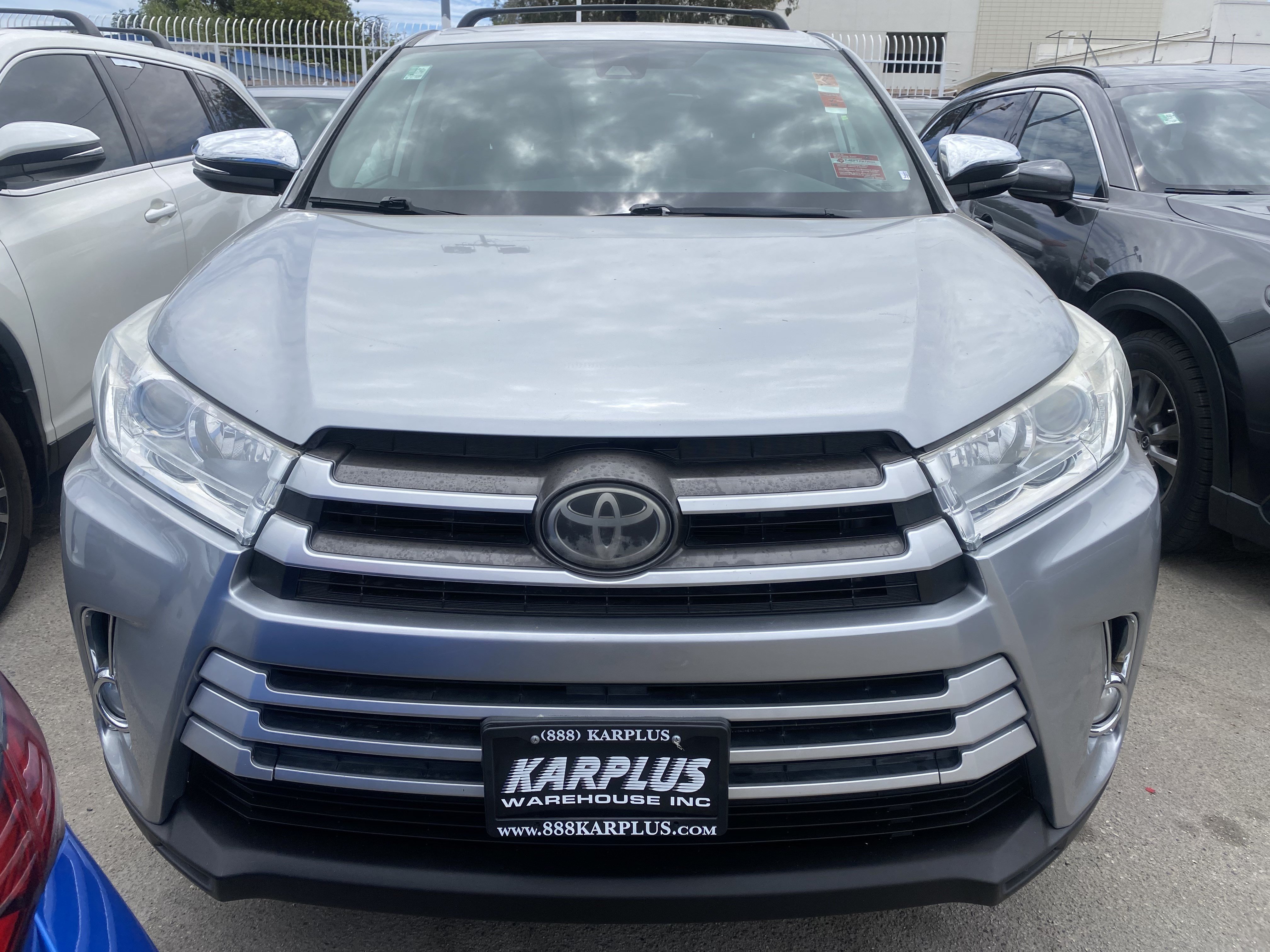 Used 2018 Toyota Highlander Plus FWD image 3