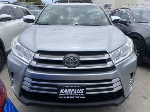 Used 2018 Toyota Highlander Plus FWD image 3