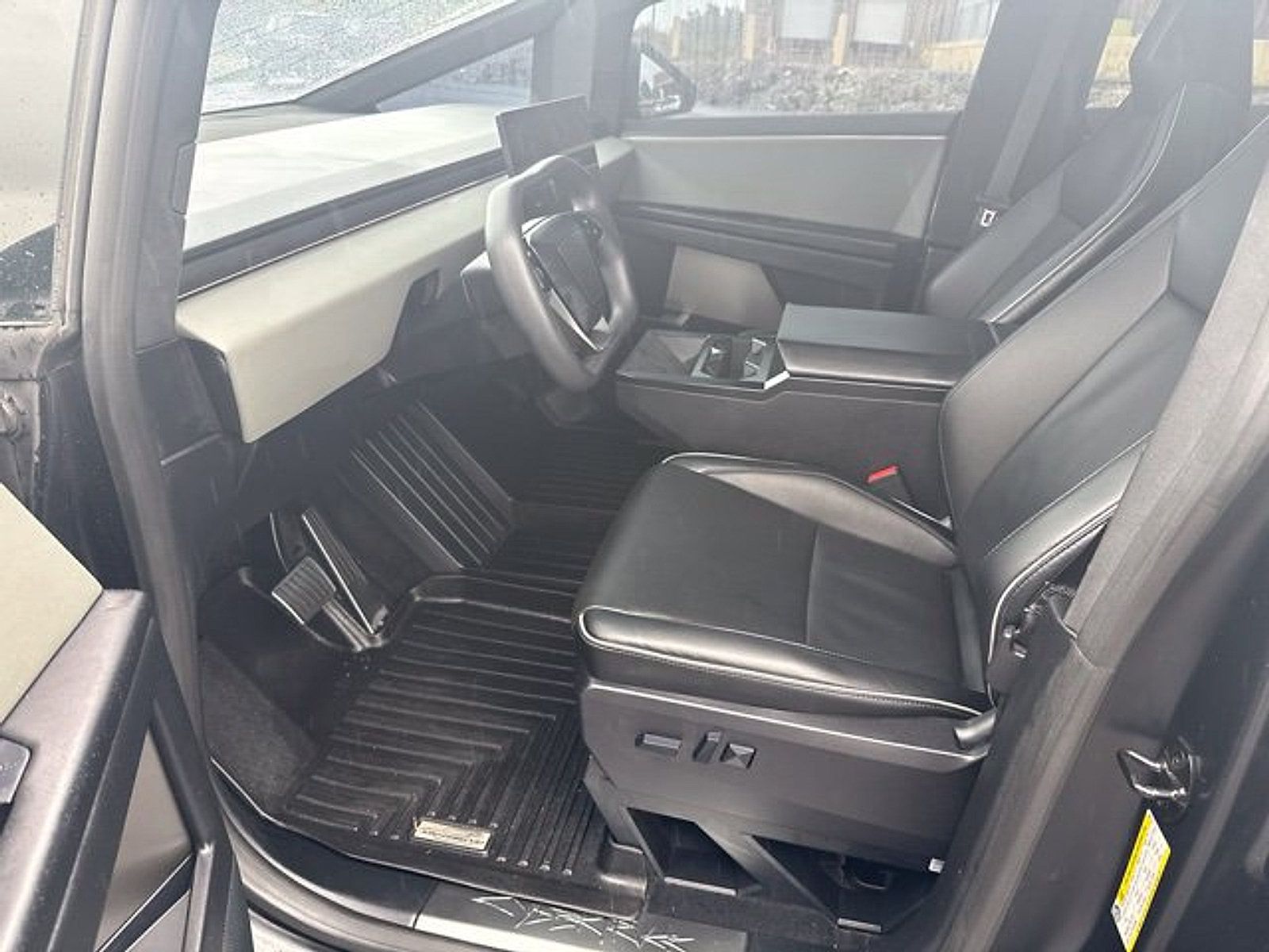 Used 2025 Tesla Cybertruck AWD Crew Cab image 12