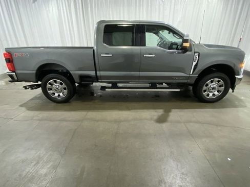 Used 2024 Ford F250 Lariat w/ Chrome Package image 3