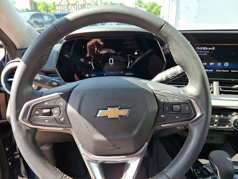 Used 2024 Chevrolet Trax LT w/ Driver Confidence Package FWD image 17