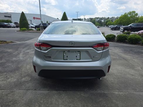Used 2026 Toyota Corolla LE FWD image 4