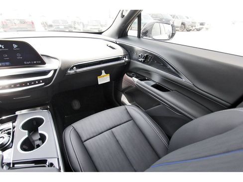 New 2026 Cadillac Lyriq Luxury AWD/4WD image 10