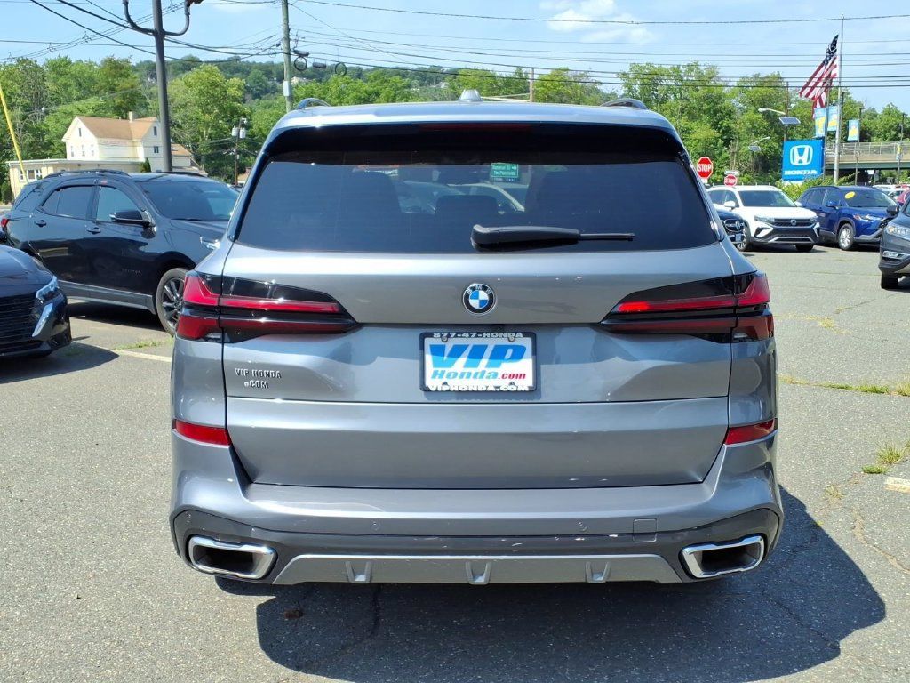 Used 2024 BMW X5 xDrive40i w/ M Sport Package AWD/4WD image 5