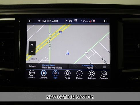 Used 2020 Chrysler Pacifica Touring-L Plus FWD image 3
