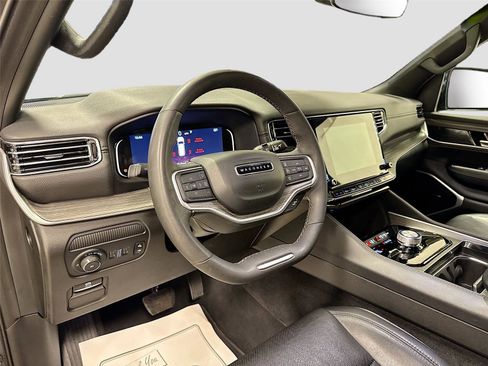 Used 2024 Jeep Wagoneer L Series II w/ Flexible Seating Group image 9