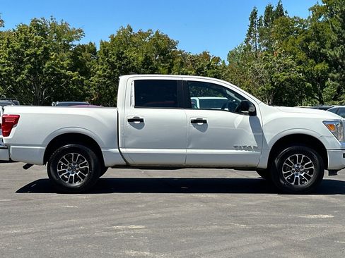 Used 2023 Nissan Titan SV AWD/4WD image 3