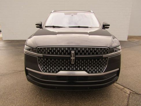 Used 2025 Lincoln Navigator Reserve AWD/4WD image 4