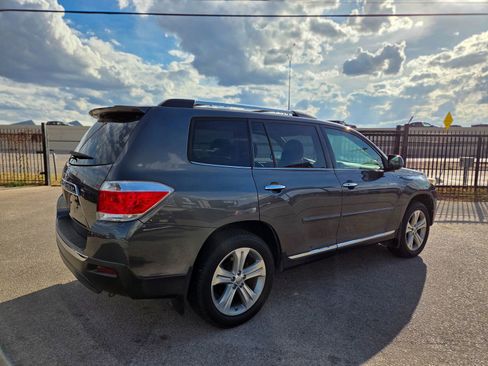 Used 2013 Toyota Highlander Limited image 4