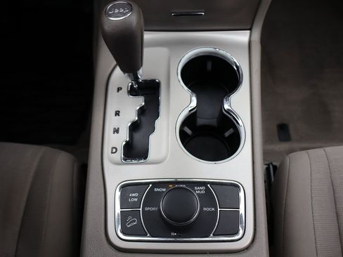 Used 2013 Jeep Grand Cherokee Laredo w/ Laredo E Group image 34