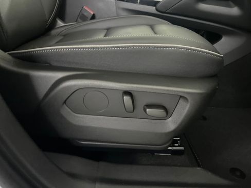 Used 2023 Buick Envision Essence image 57