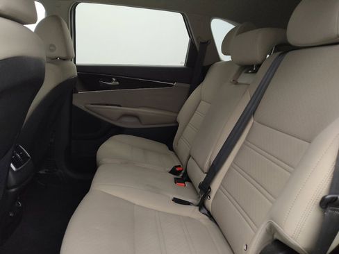 Used 2020 Kia Sorento LX FWD image 18