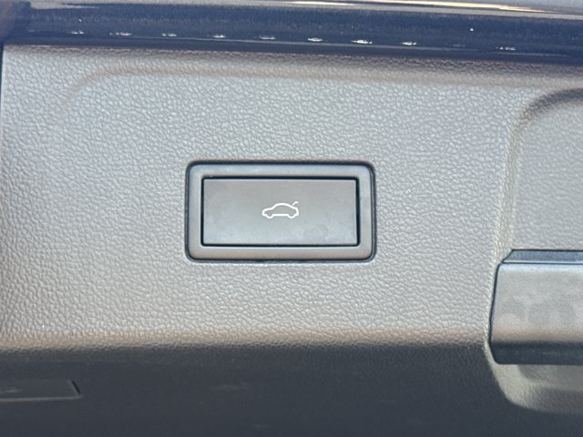 Used 2024 Volkswagen Atlas SE FWD image 11