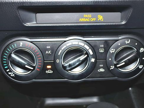 Used 2016 MAZDA MAZDA3 i Touring image 17