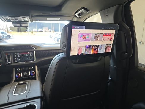 Used 2024 GMC Yukon XL Denali w/ Denali Reserve Package image 30