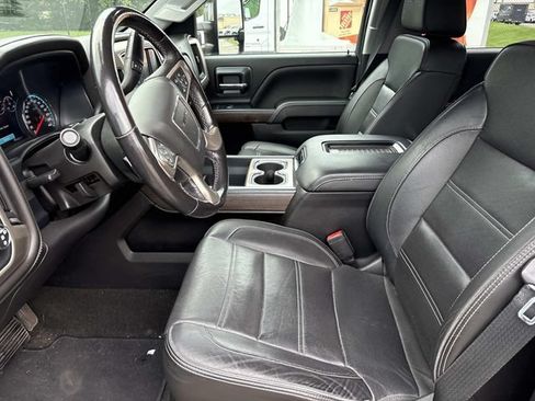 Used 2018 GMC Sierra 2500 Denali w/ Duramax Plus Package AWD/4WD image 11
