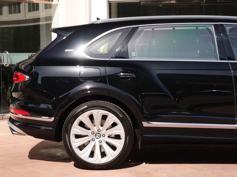 Used 2023 Bentley Bentayga Extended Wheelbase AWD/4WD image 8