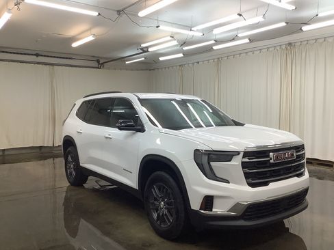Used 2025 GMC Acadia Elevation FWD image 3