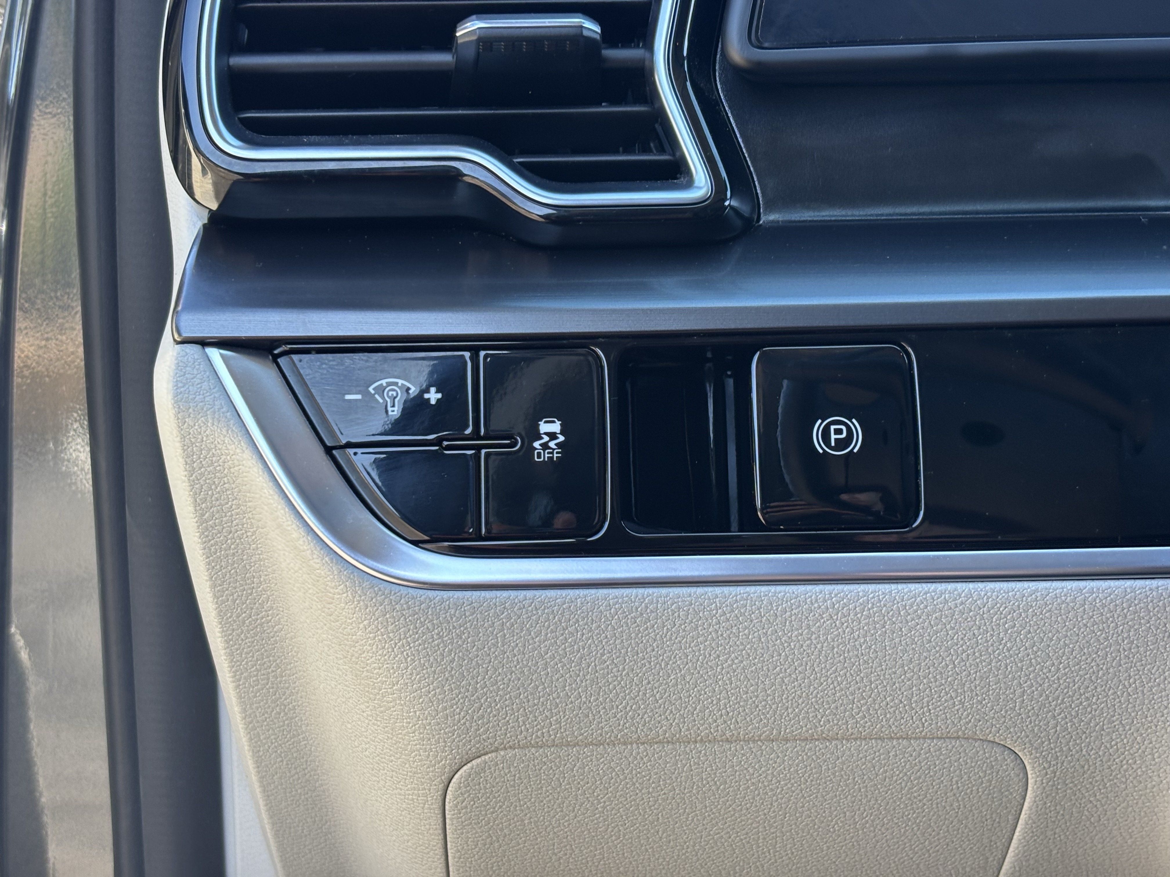 Certified 2025 Kia Sportage EX FWD image 29