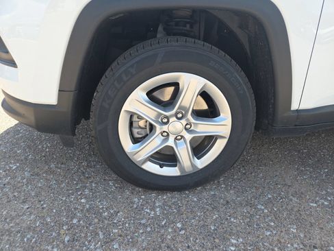 Used 2023 Jeep Compass Latitude AWD/4WD image 12