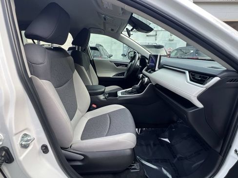 Used 2024 Toyota RAV4 XLE AWD/4WD image 31