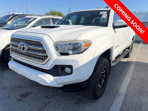 Used 2016 Toyota Tacoma TRD Sport w/ Towing Package RWD image 3