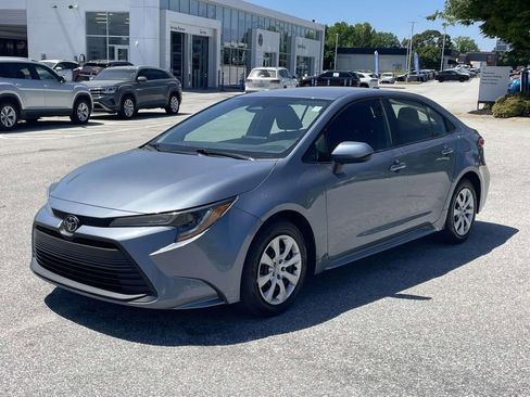 Used 2023 Toyota Corolla LE FWD image 3