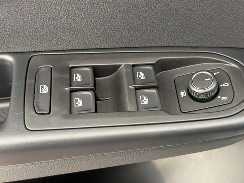 New 2026 Volkswagen Taos SE FWD image 25