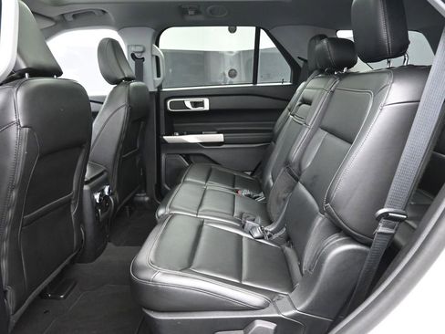 Used 2022 Ford Explorer XLT w/ Equipment Group 202A image 13