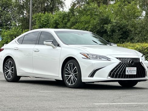 Used 2024 Lexus ES 300h w/ Premium Package FWD image 7