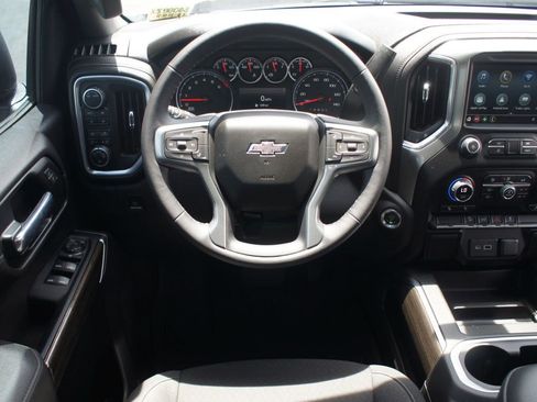 Used 2022 Chevrolet Silverado 1500 LT Trail Boss w/ LPO, Dark Essentials Package AWD/4WD image 5