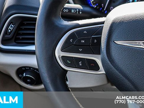 Used 2024 Chrysler Pacifica Touring-L image 36