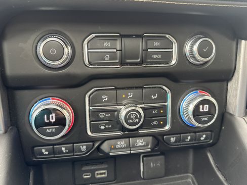 Used 2021 GMC Yukon XL SLT w/ SLT Premium Package AWD/4WD image 19