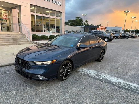 Used 2025 Honda Accord Touring image 3