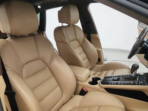 Used 2017 Porsche Macan Turbo AWD/4WD image 22